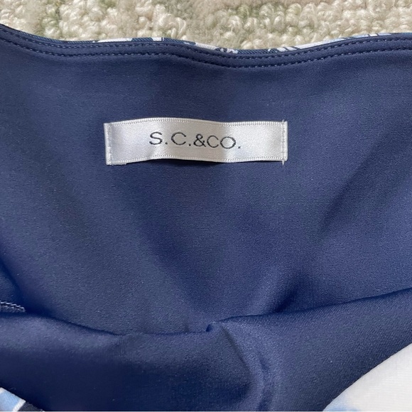 SC & Co Blue White Floral Pockets Stretch Tummy Control Wide Band Waist Skort - Picture 3 of 9